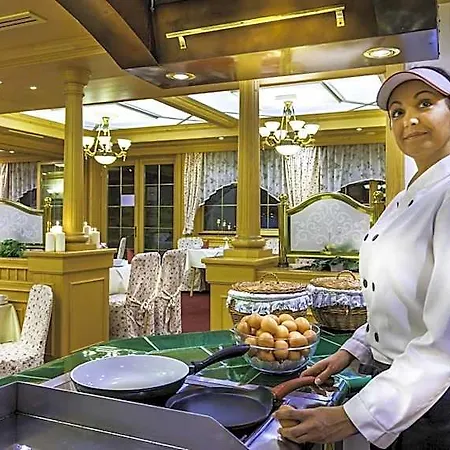 Hotel Medici & Restaurant 4*