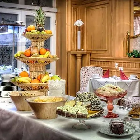 Medici & Restaurant 4* Veszprem