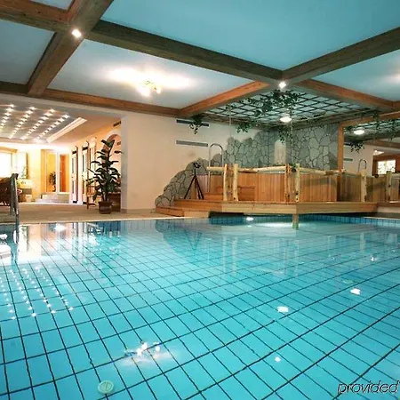 Medici & Restaurant Отель Веспрем