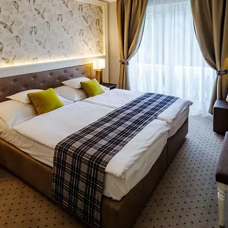 Отель Medici & Restaurant 4*